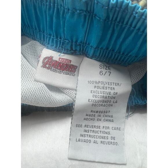 Boys Avengers Swim Trunks Size 6/7 - Picture 3 of 3